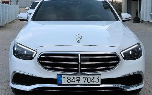 수원중고자동차매매사이트 E-클래스 W213 E300e 4MATIC 익스클루시브 매물 사진 6 - 2023/05 22,040km